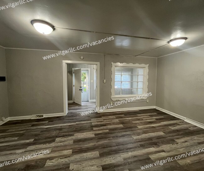 Building Photo - 6065 E 6th Pl