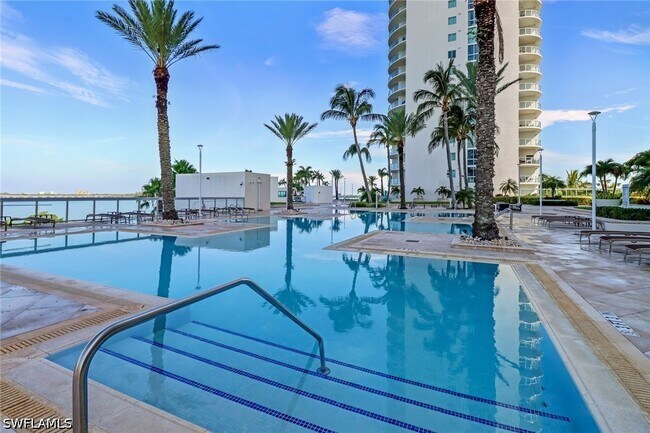 Building Photo - 3000 Oasis Grand Blvd