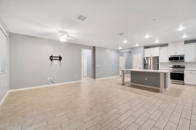 Building Photo - 141 Reunion Wy S