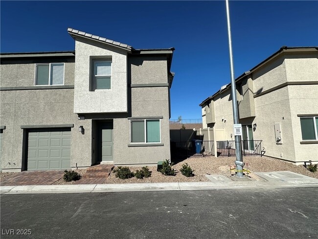 Building Photo - 2834 Champagne Gold Ave