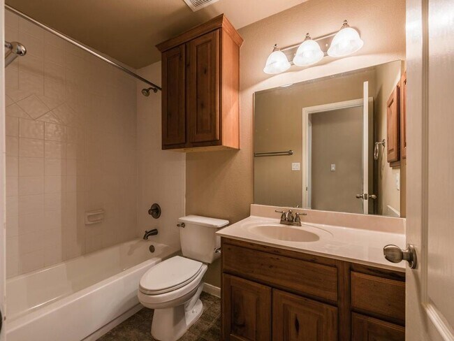 Building Photo - 1007 Savanna Ln