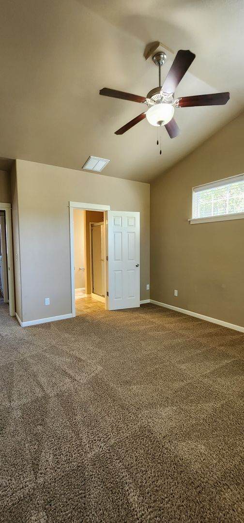 Building Photo - Luxurious Duplex in Corvallis