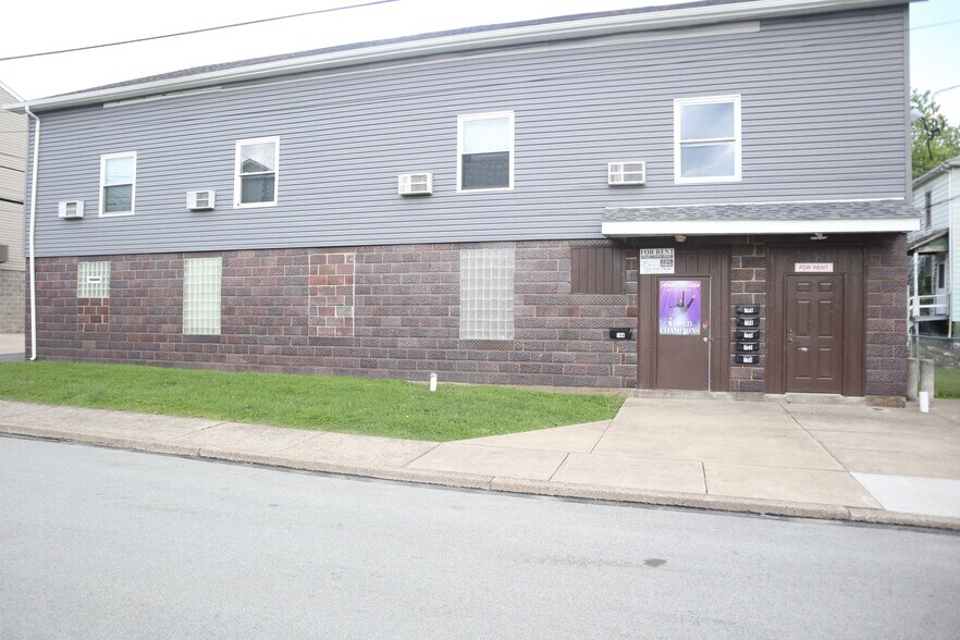 Building Photo - 146 Ash St