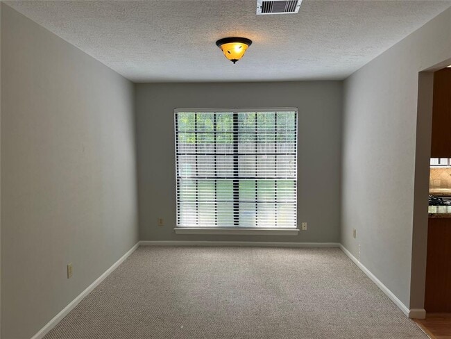Building Photo - 5622 Maple Square Dr