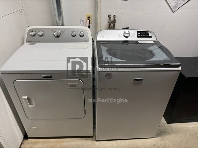 Building Photo - 2 Sea View Ave