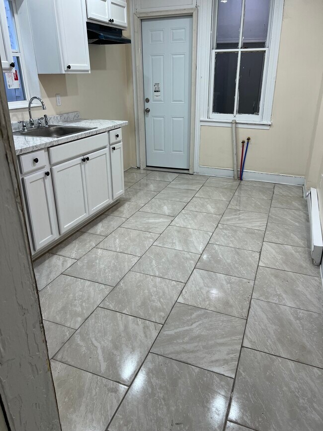 Building Photo - 309 E Mahanoy St