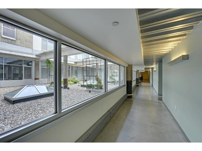 Building Photo - 700 N Washington Ave