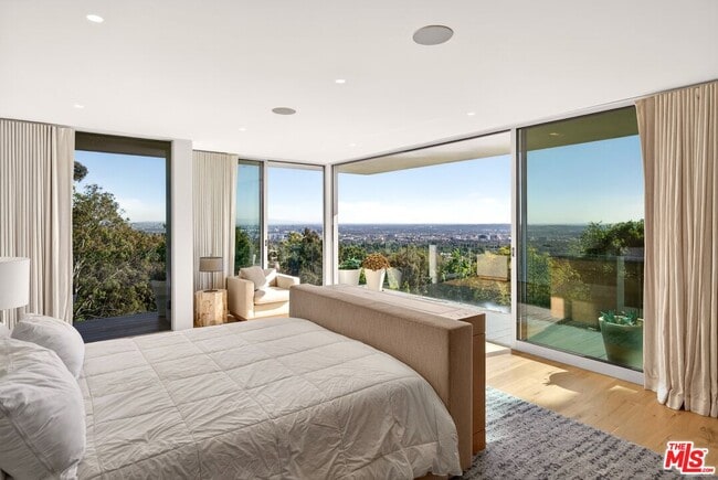 Building Photo - 9894 Beverly Grove Dr