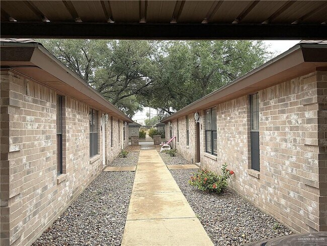 Building Photo - 716 Mynah Ave