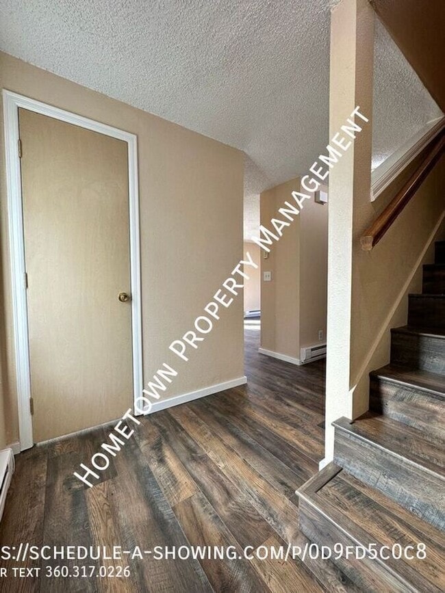Building Photo - 1409 Hensley St NE