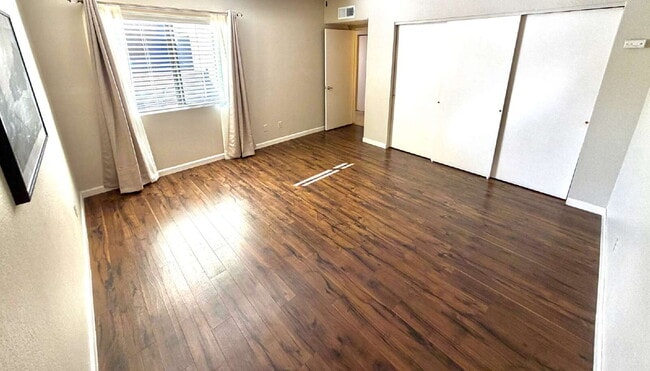 Building Photo - 2bd townhouse in Winterhaven