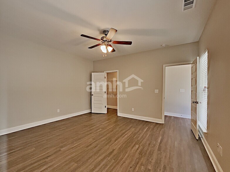 Building Photo - 5211 Tupelo St