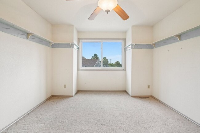 Building Photo - 9 month lease 5 bed 3.5 bath Castle Pines ...