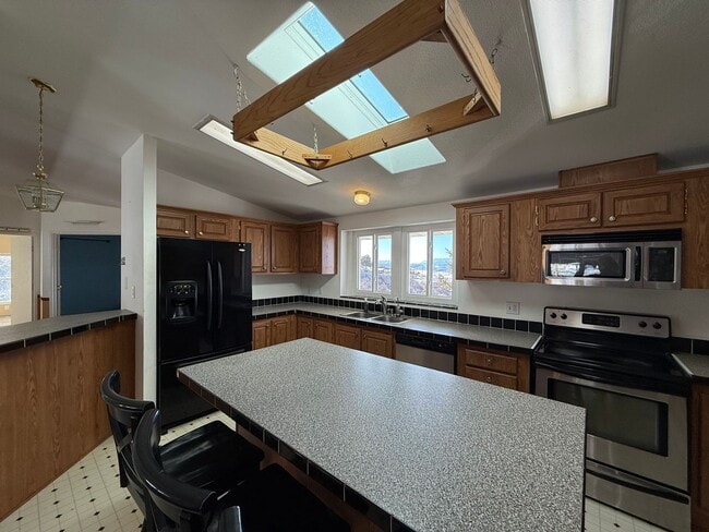 Building Photo - Beautiful mountain home now available in Kamas, UT