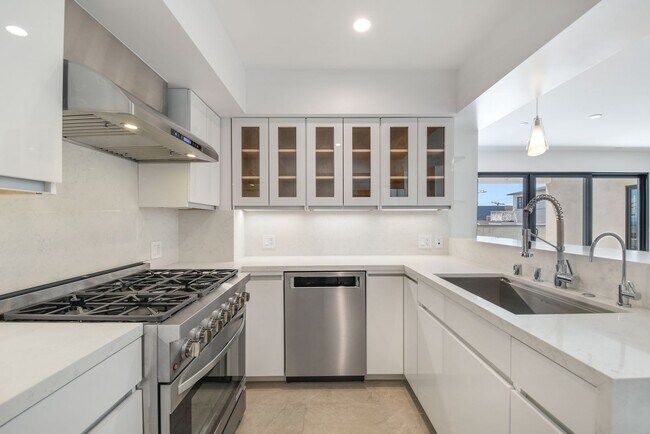 Building Photo - 2700 Manhattan Ave