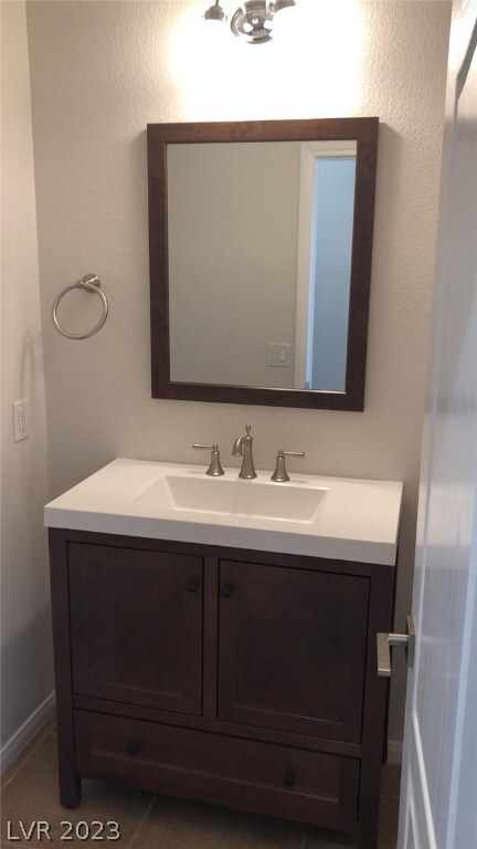 Building Photo - 11087 Village Crest Ln