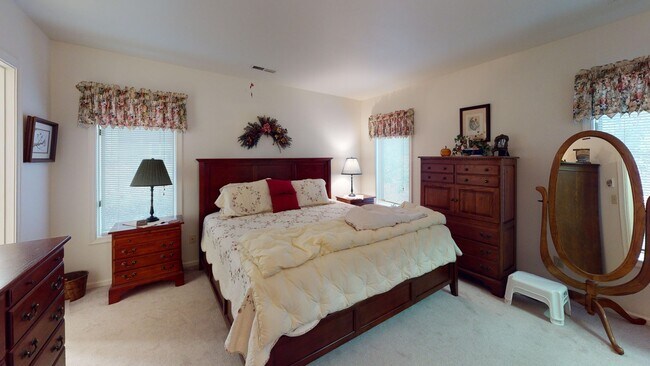 Building Photo - Short Term Furnished House