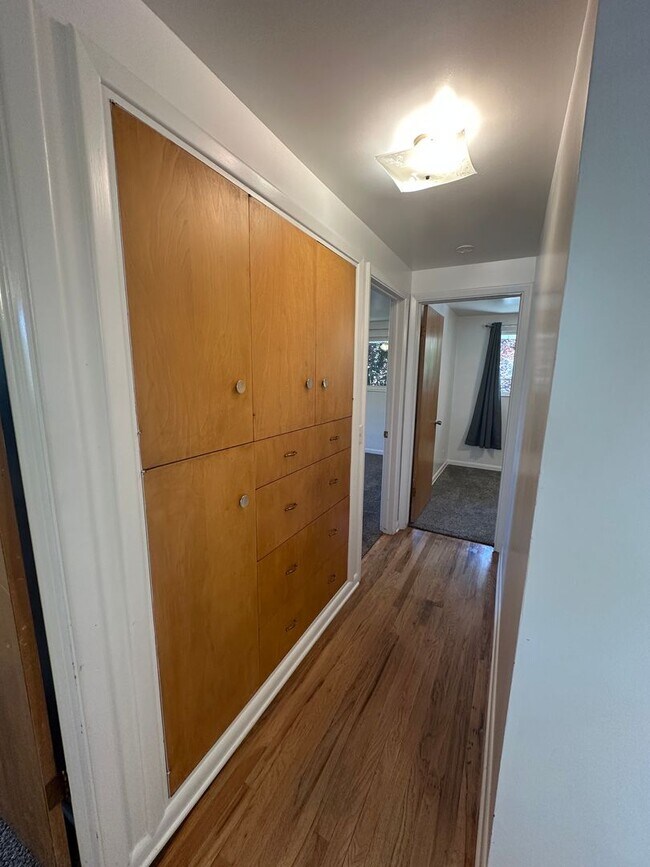 Building Photo - Healy Duplex