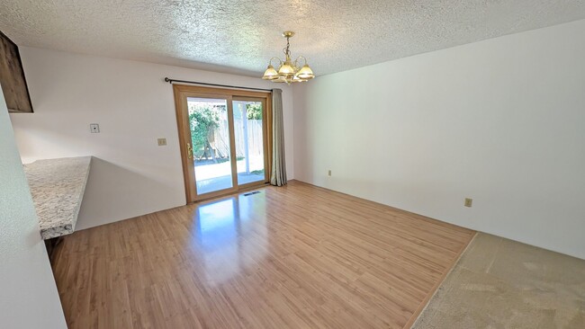 Building Photo - One level home with lots of character in H...