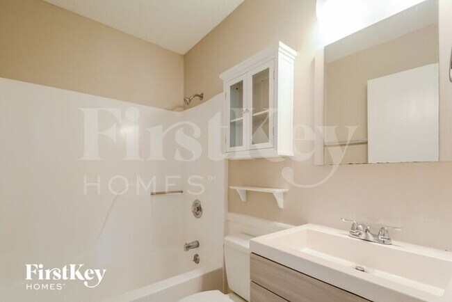 Building Photo - 2134 Willow Trace Dr