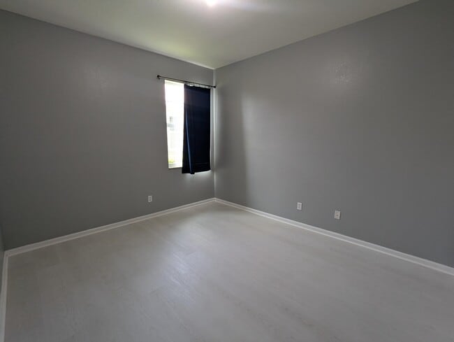 Building Photo - 589 Waverly Cir