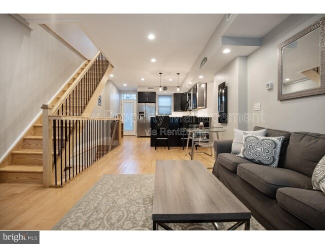 Building Photo - 533 Manton St