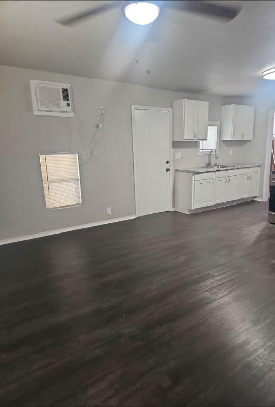 Building Photo - 5003 Lark Ave