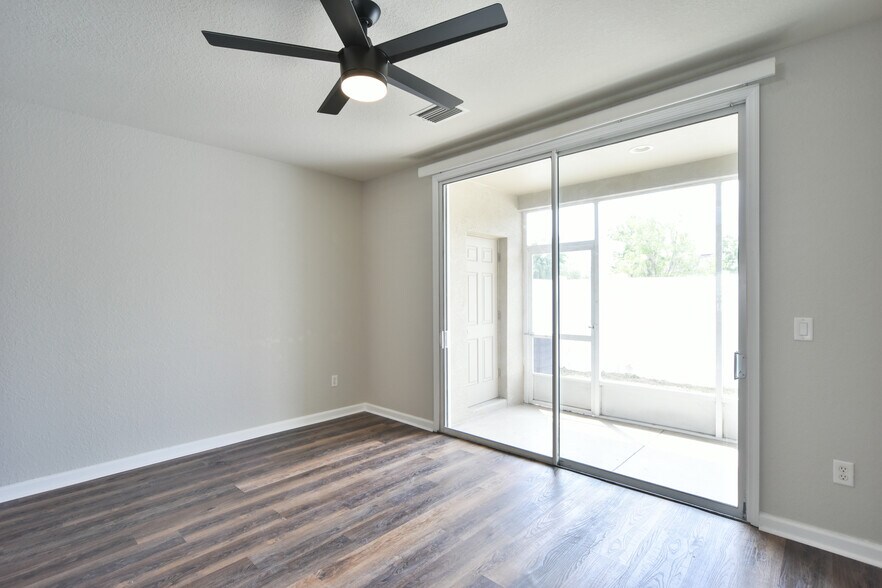 Building Photo - 4490 SW 49th Ave