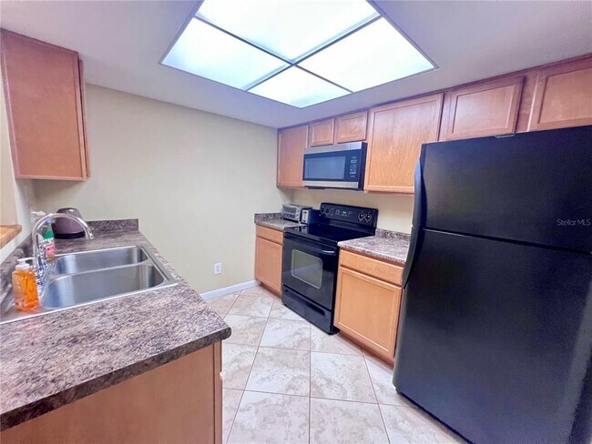 Building Photo - 2508 SW 35th Pl