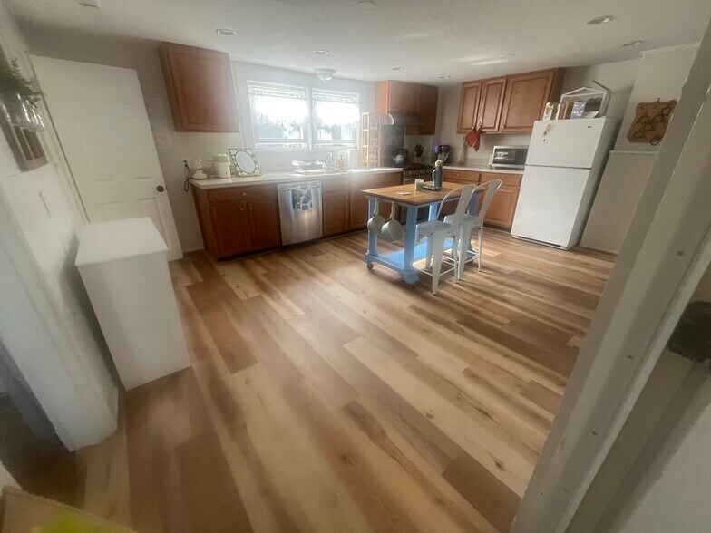 Kitchen - 8 Lincoln St