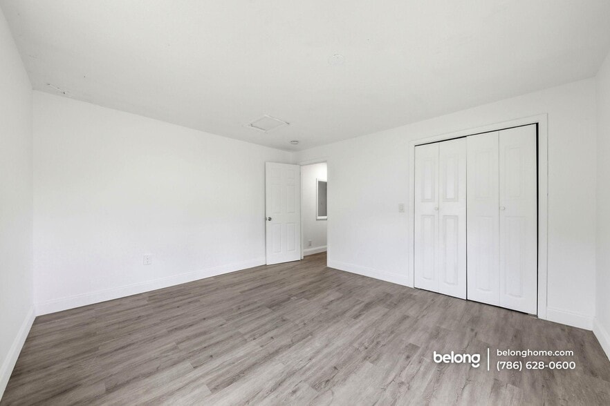 Building Photo - 170 W 23rd St