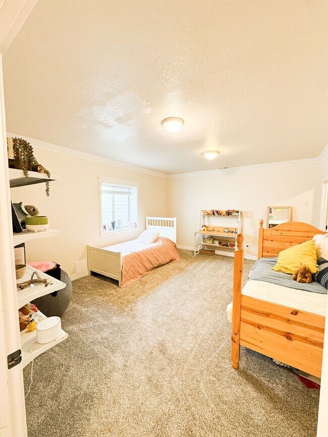 Building Photo - Beautiful Custom Home For Rent In Rexburg!