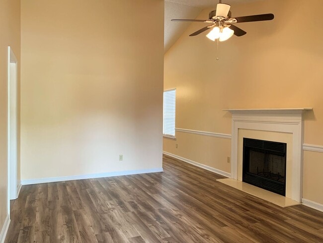 Building Photo - Nice Condo close to RAFB