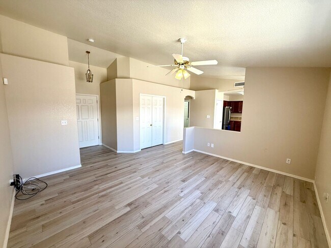 Building Photo - Charming 2 Bed, 2 Bath Home with Open Floo...