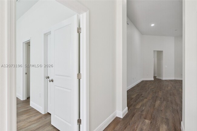 Building Photo - 1296 Moselle Ave