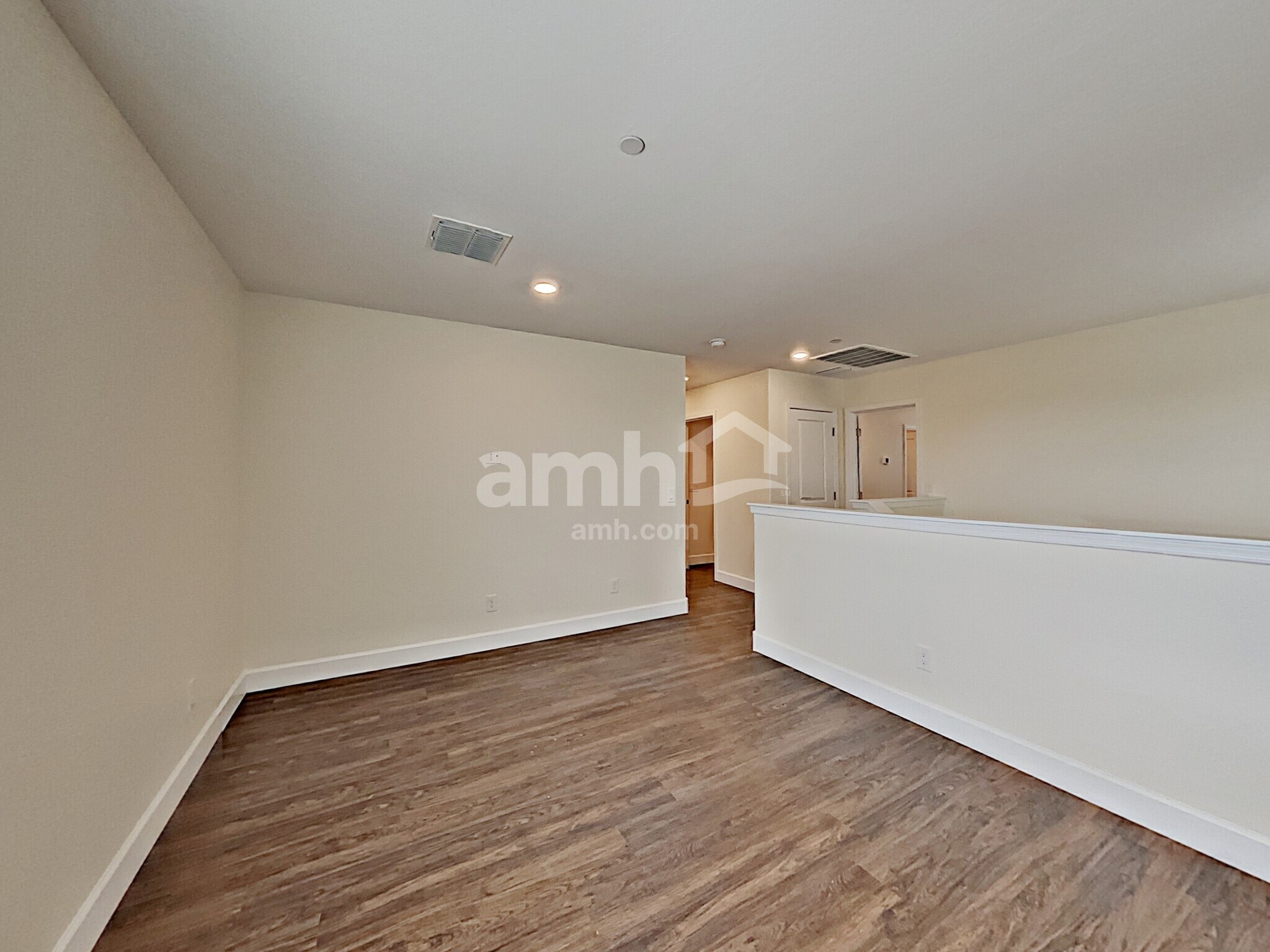 Building Photo - 5914 W Columbine Dr