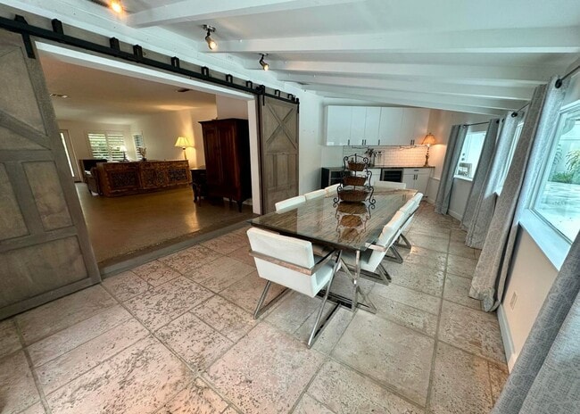 Building Photo - 212 Kings Lynn