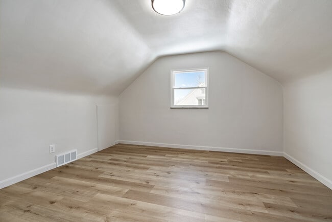 Building Photo - 4484 Scherling St