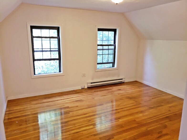 Building Photo - 71 Hudson St