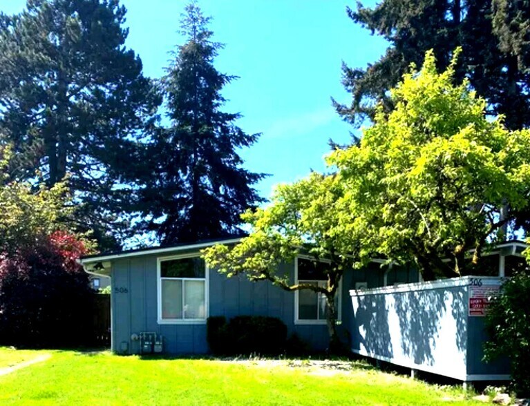 Apt is the on the left side of the Duplex - 506 122nd St S
