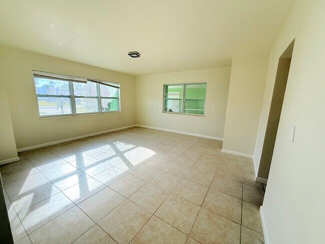 Building Photo - 7000 Hibiscus Ave S