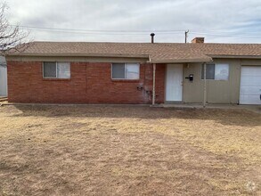 Building Photo - Great Starter Home