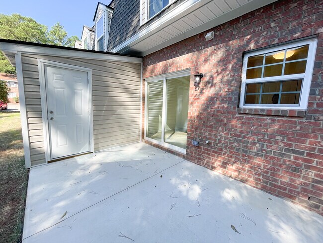 Building Photo - 1912 Devonwood Dr