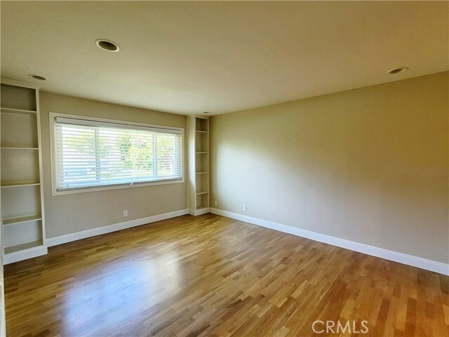 Building Photo - 5155 Thorn Tree Ln