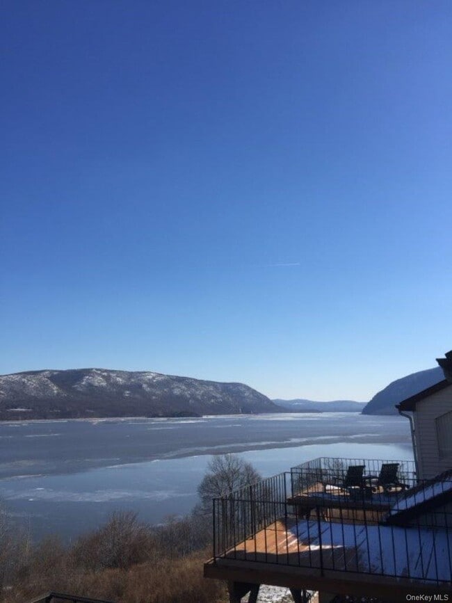 Building Photo - 729 Hewitt Ln