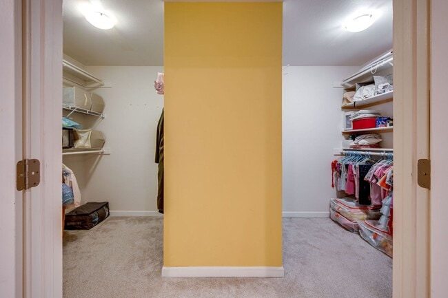 Building Photo - Luxury Rental: Chef’s Kitchen, Hot Tub & Room to Entertain