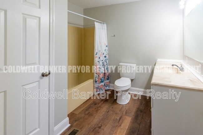 Building Photo - 150 Scenic Dr