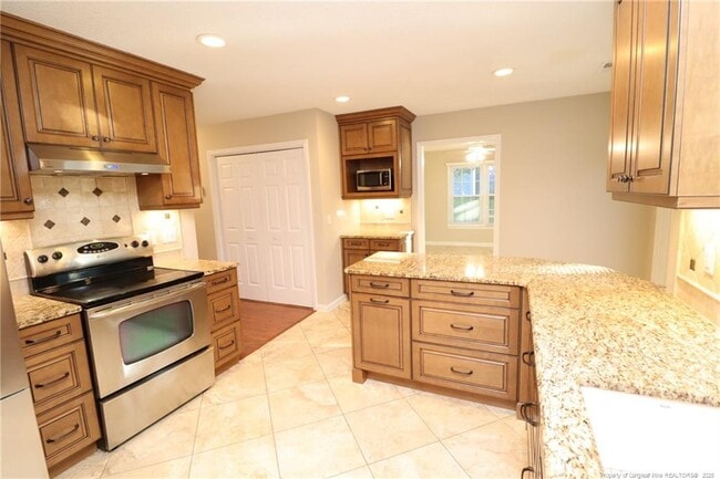 Building Photo - 211 Amberglow Pl