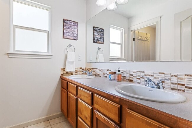 Building Photo - 2480 W San Remo Ct