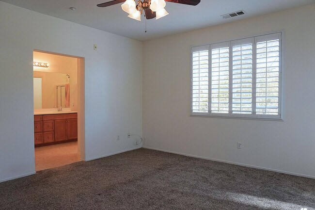 Building Photo - 27544 Papillion St